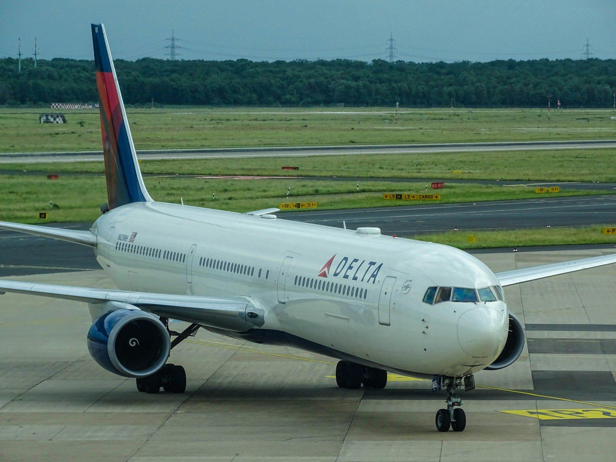 Delta Cuts Profit Forecast, Triggering Turbulence in the Travel Sector