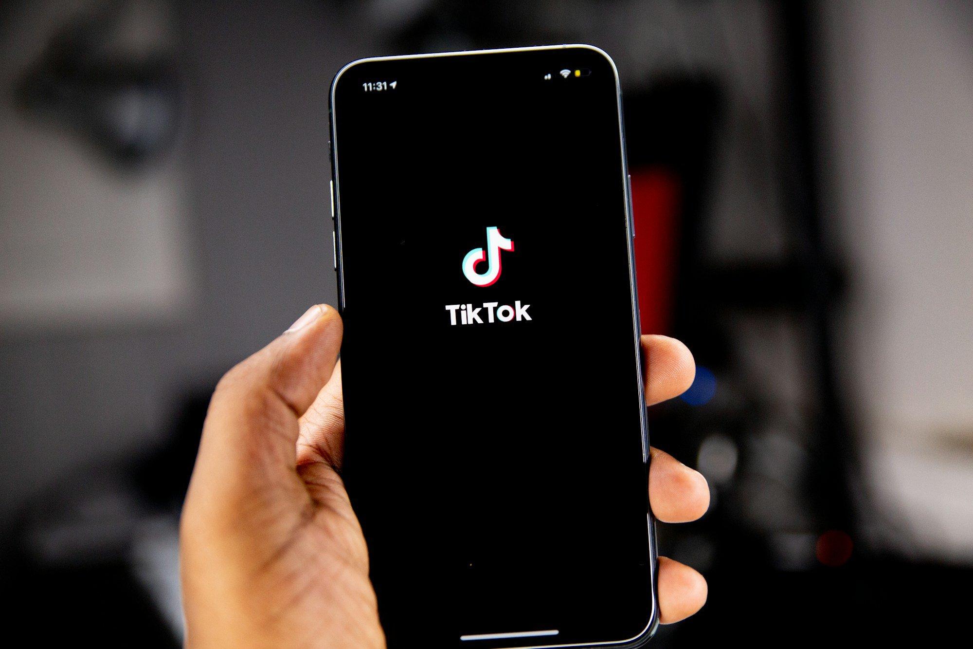 Amazon’s Last-Minute Bid for TikTok Amid Looming U.S. Ban