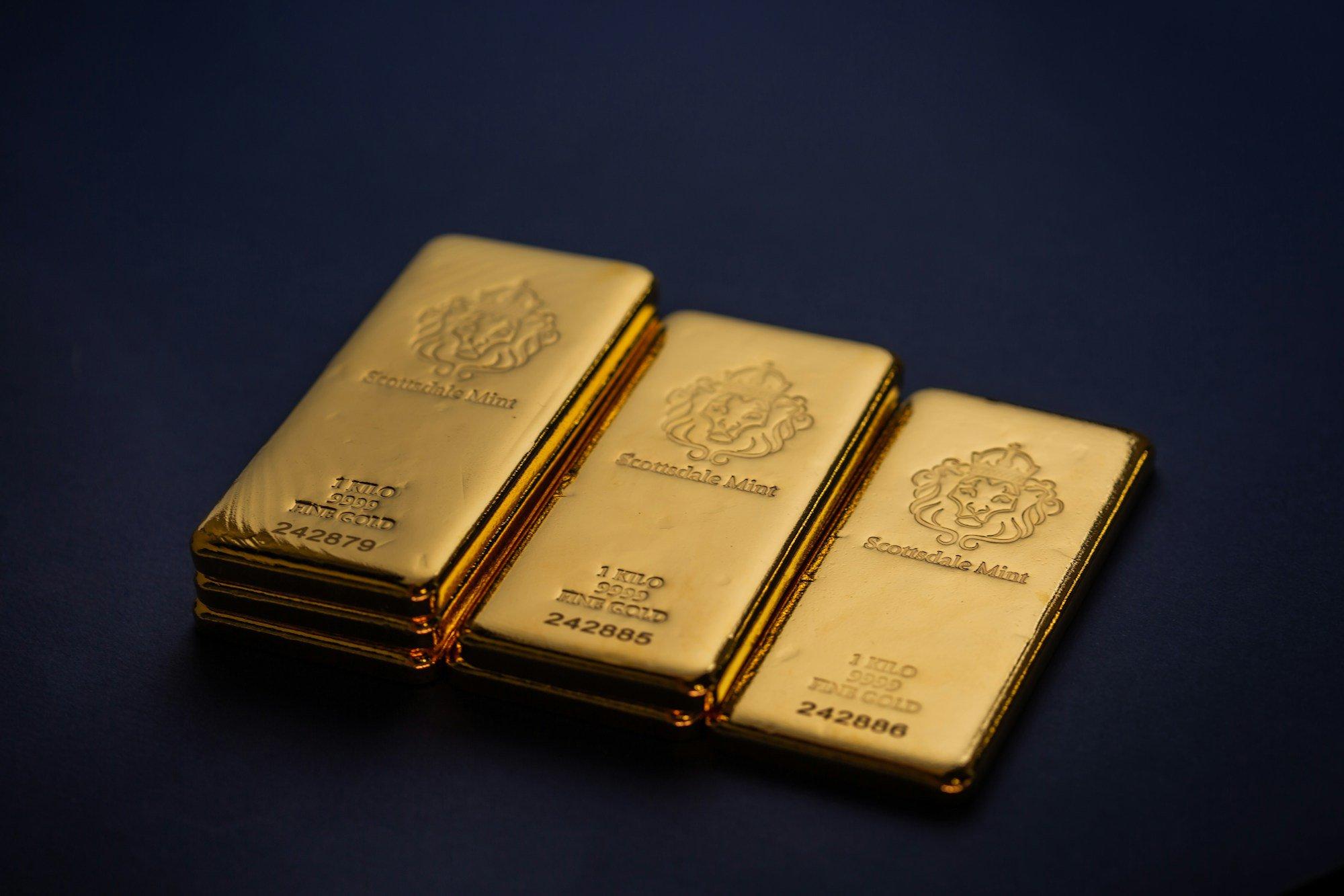 Gold Surges Over $4,100 as Shutdown Progress and Tariff Rebate Hopes Spark Renewed Rally