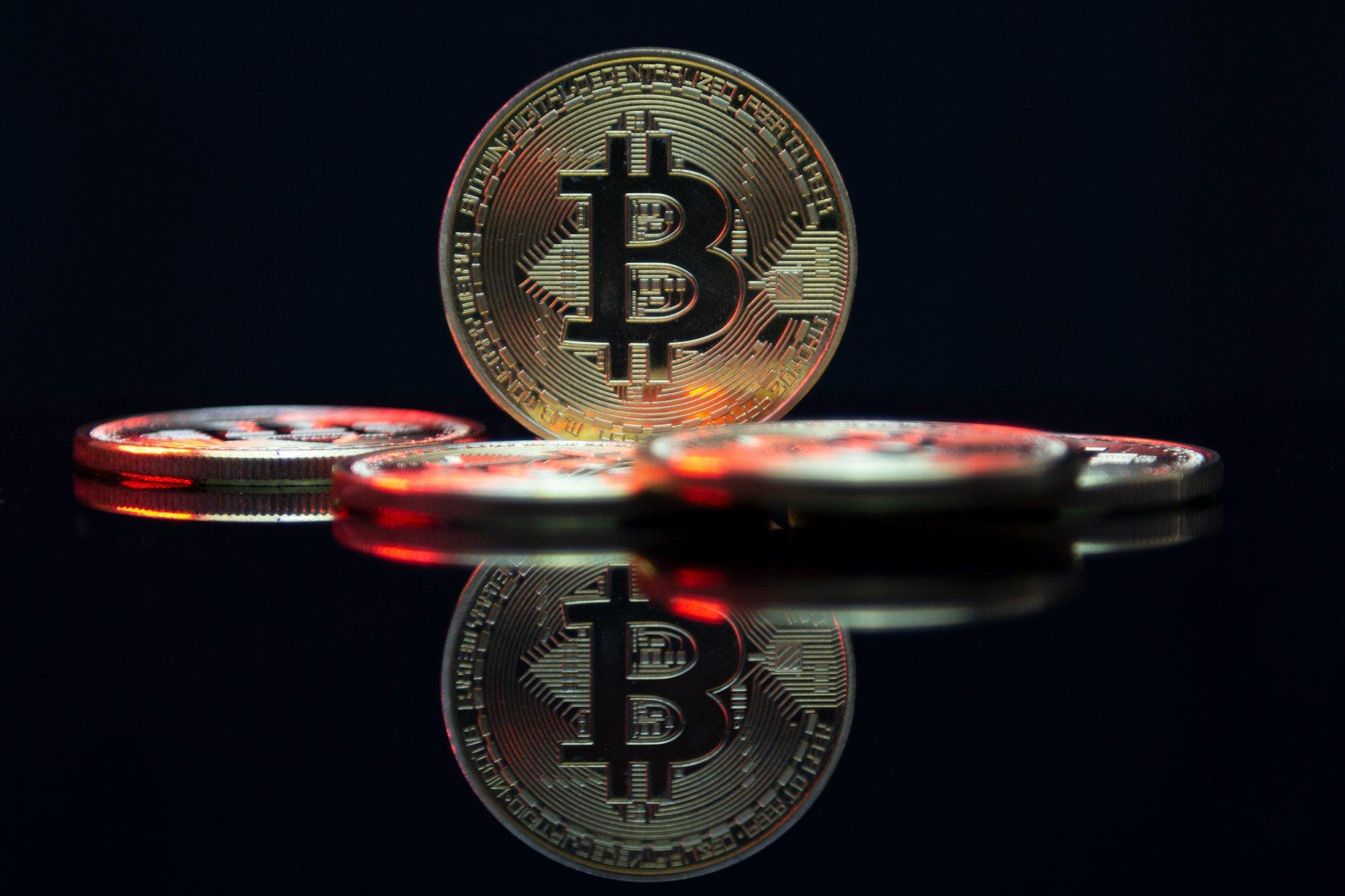 Bitcoin Slides as Geopolitical Risk and Investor Caution Weigh on Crypto Markets